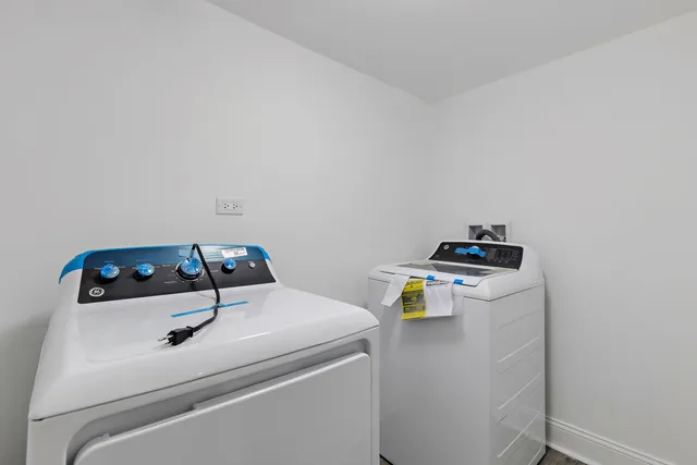 $388,000 | 5068 West Congress Parkway, Chicago, IL 60644