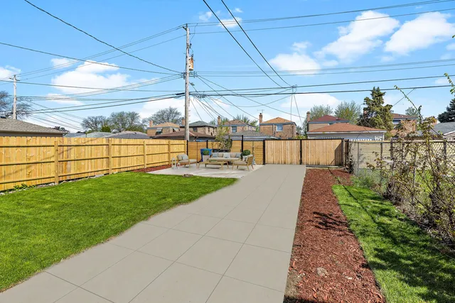 $388,000 | 5068 West Congress Parkway, Chicago, IL 60644