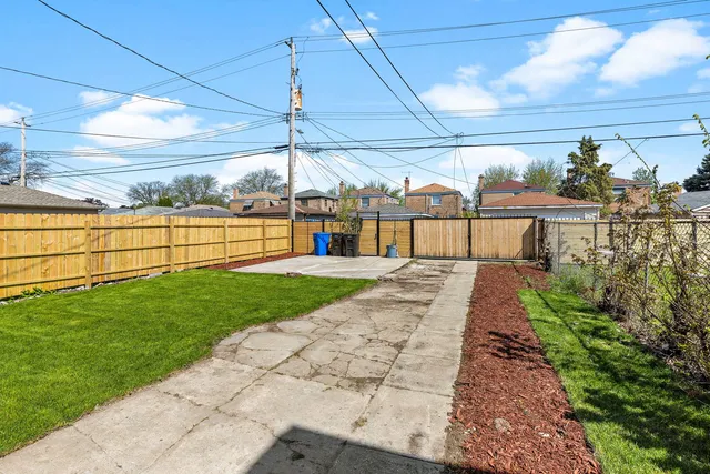 $388,000 | 5068 West Congress Parkway, Chicago, IL 60644