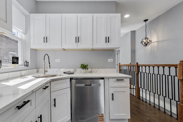 $388,000 | 5068 West Congress Parkway, Chicago, IL 60644