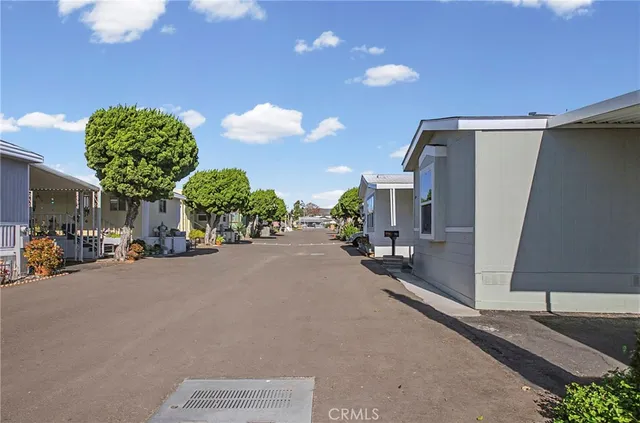 a picture of a table and chairs in front of a room