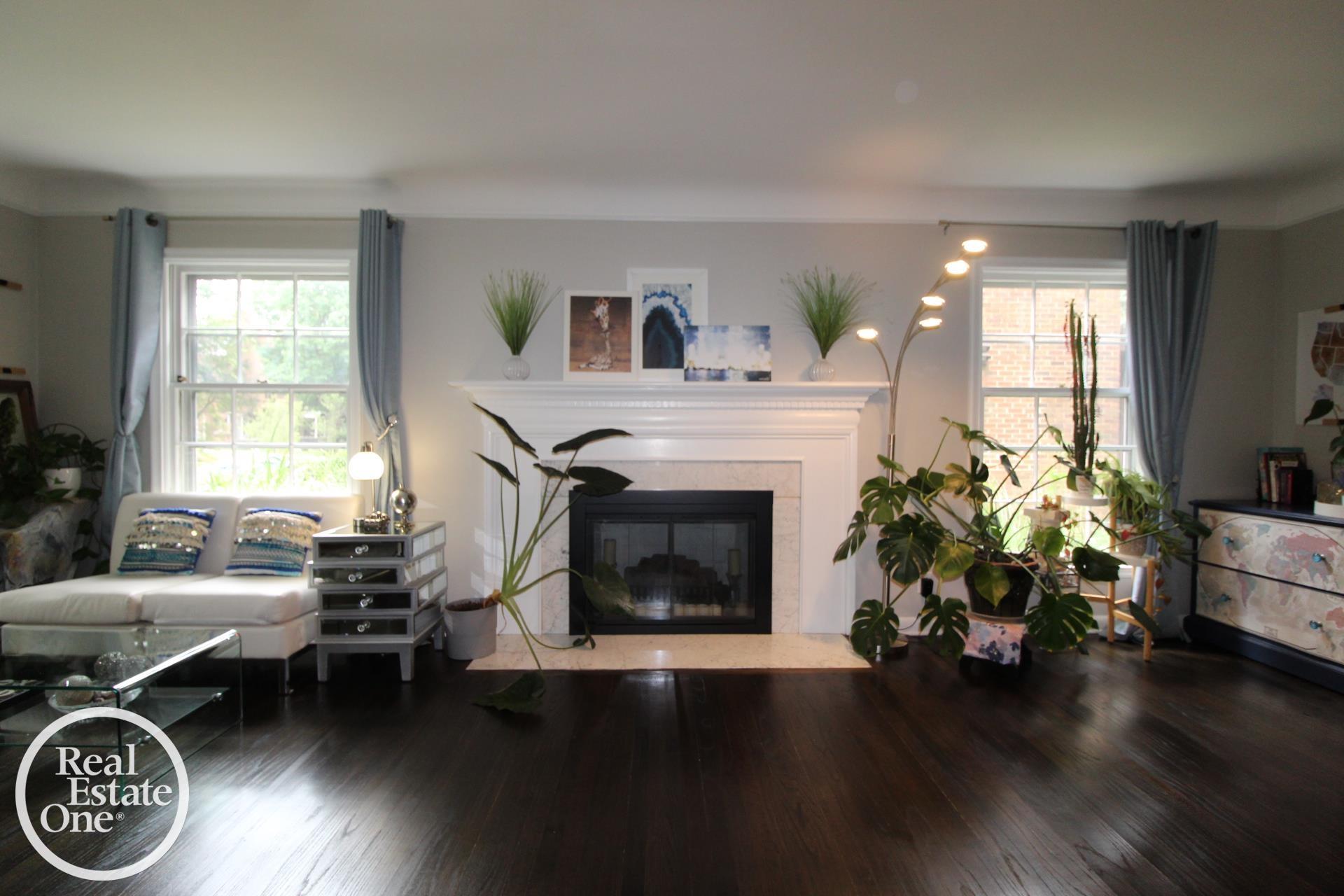 1337 Bishop Road Grosse Pointe, MI 48230 - Photo 4 of 52 50180881-adfb3aba-fed7-4155-9433-7ae0f6b54ed2.JPG