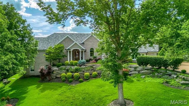 $1,369,000 | 208 St Georges Drive, St. Albans, MO 63073
