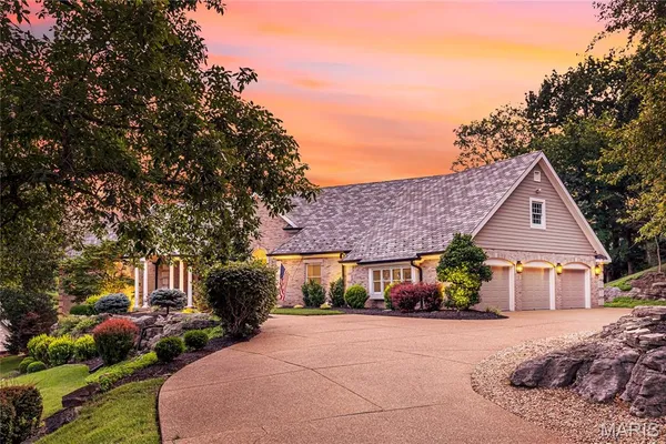 $1,369,000 | 208 St Georges Drive, St. Albans, MO 63073
