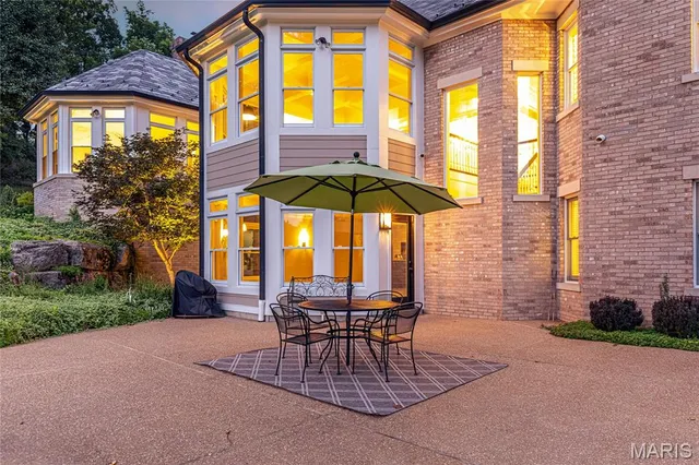 $1,369,000 | 208 St Georges Drive, St. Albans, MO 63073