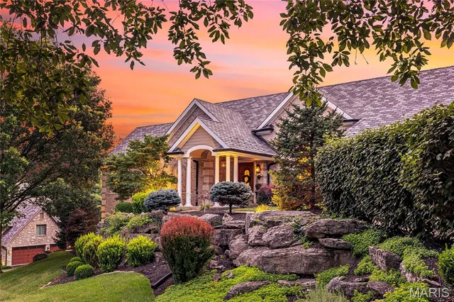 $1,369,000 | 208 St Georges Drive, St. Albans, MO 63073