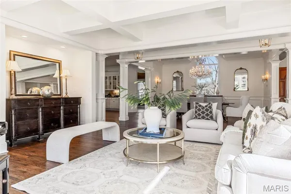 $1,369,000 | 208 St Georges Drive, St. Albans, MO 63073