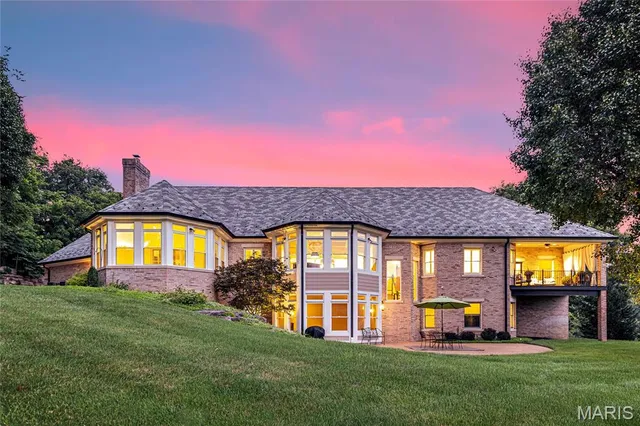 $1,369,000 | 208 St Georges Drive, St. Albans, MO 63073