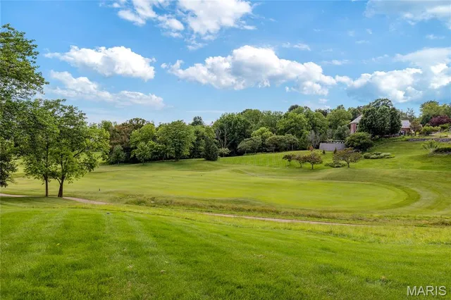 $1,369,000 | 208 St Georges Drive, St. Albans, MO 63073