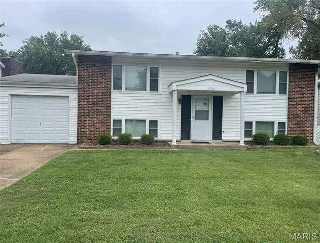 $250,000 | 11932 Ameling Road, Maryland Heights, MO 63043