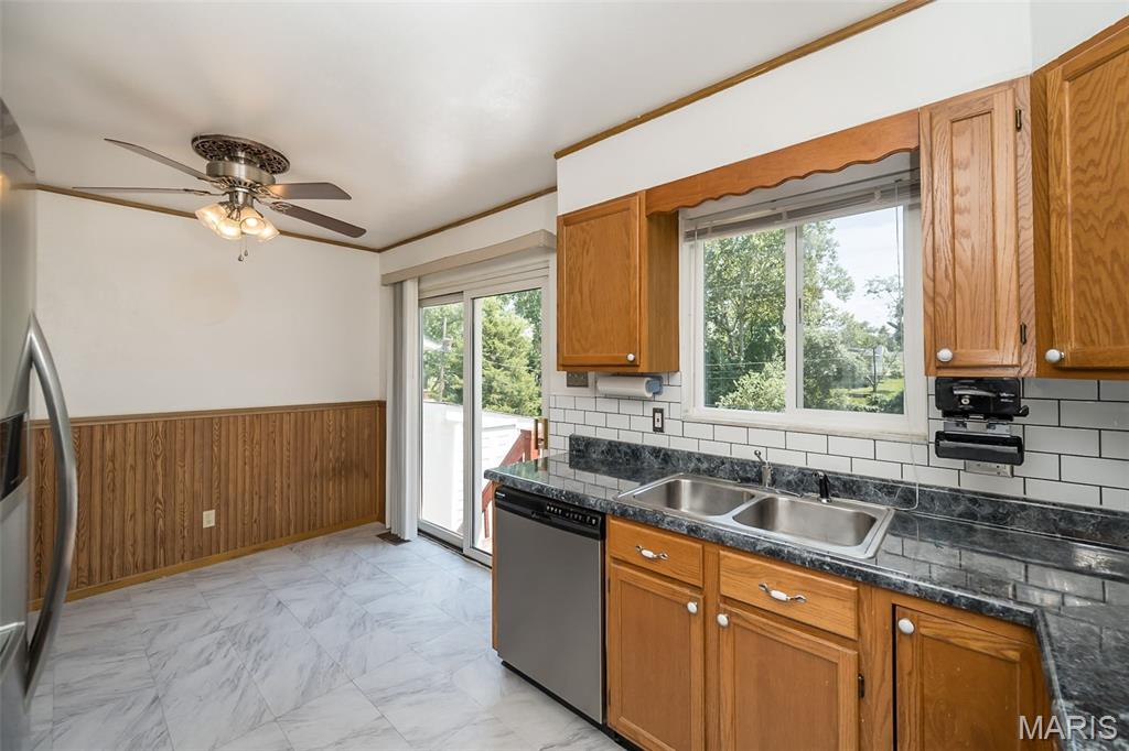 11932 Ameling Road Maryland Heights, MO 63043 - Photo 16 of 49