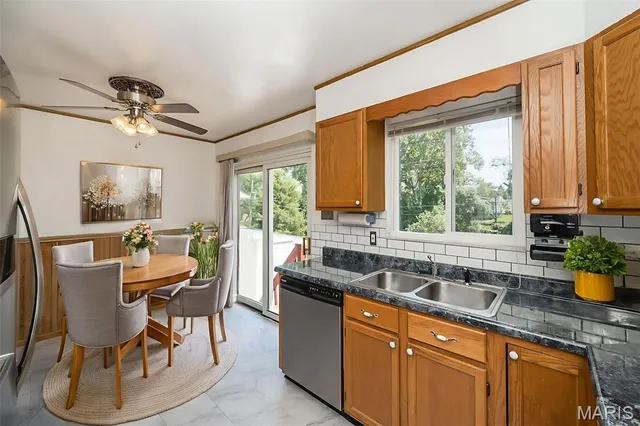 $250,000 | 11932 Ameling Road, Maryland Heights, MO 63043