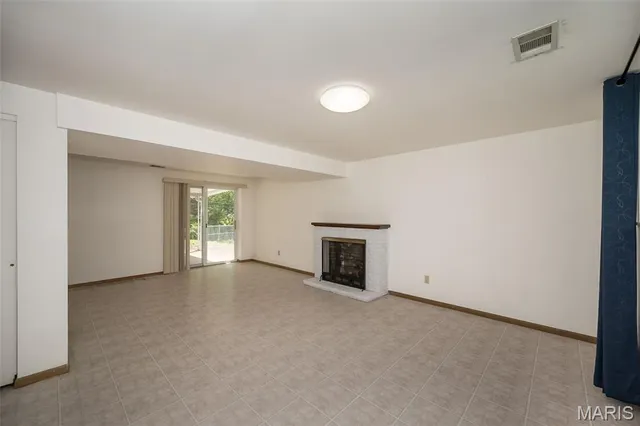 $250,000 | 11932 Ameling Road, Maryland Heights, MO 63043