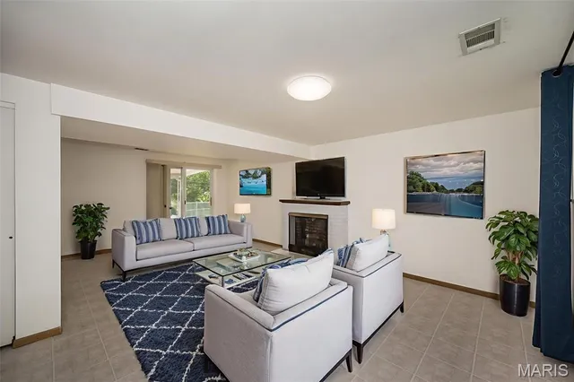 $250,000 | 11932 Ameling Road, Maryland Heights, MO 63043