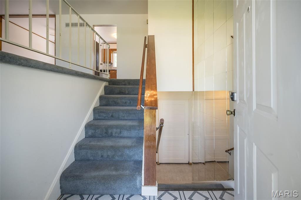 11932 Ameling Road Maryland Heights, MO 63043 - Photo 3 of 49