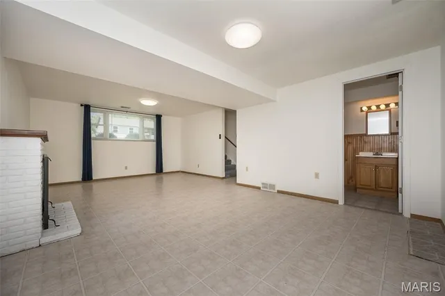 $250,000 | 11932 Ameling Road, Maryland Heights, MO 63043