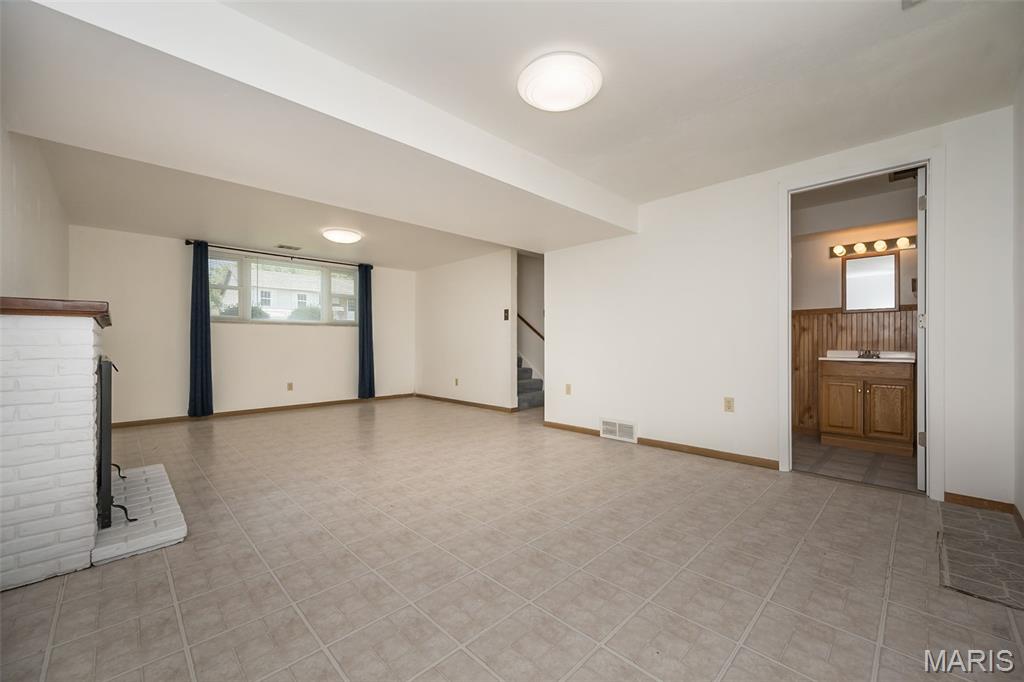 11932 Ameling Road Maryland Heights, MO 63043 - Photo 31 of 49