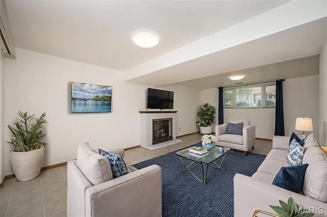 $250,000 | 11932 Ameling Road, Maryland Heights, MO 63043