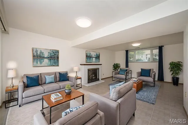 $250,000 | 11932 Ameling Road, Maryland Heights, MO 63043