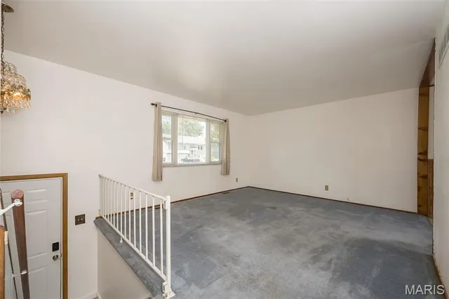 $250,000 | 11932 Ameling Road, Maryland Heights, MO 63043