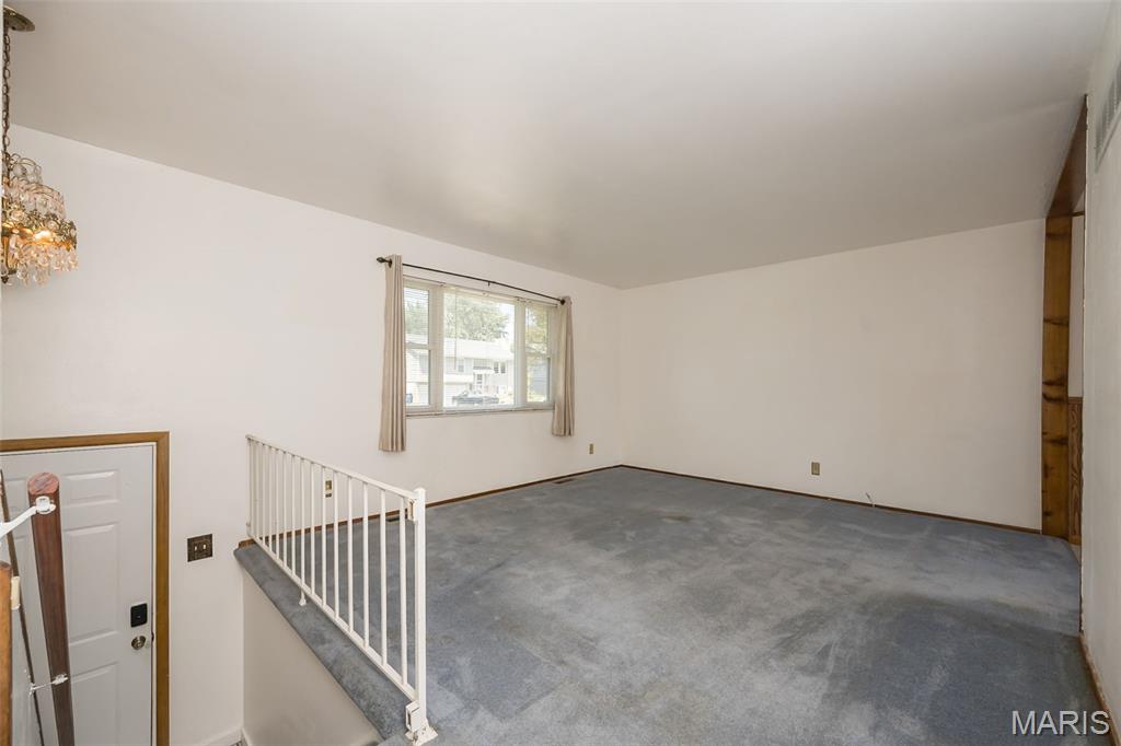 11932 Ameling Road Maryland Heights, MO 63043 - Photo 4 of 49