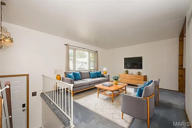 $250,000 | 11932 Ameling Road, Maryland Heights, MO 63043