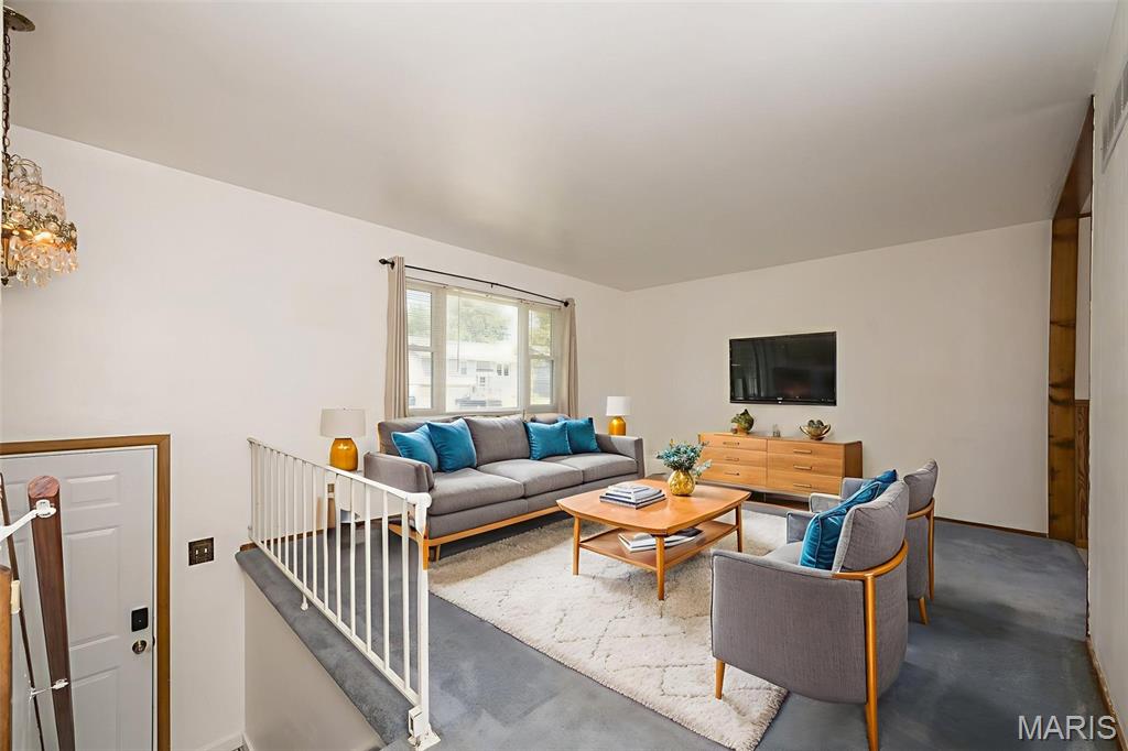 11932 Ameling Road Maryland Heights, MO 63043 - Photo 5 of 49