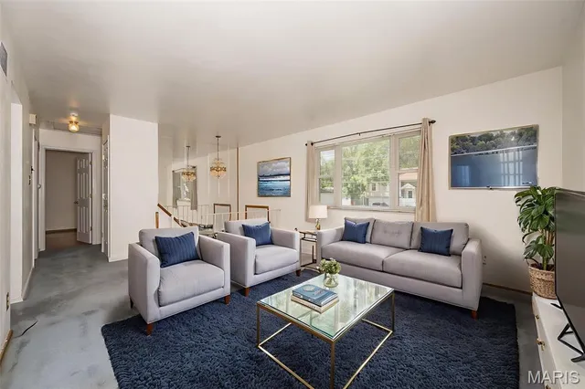 $250,000 | 11932 Ameling Road, Maryland Heights, MO 63043