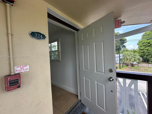 $1,995 | 2900 Northeast 17th Avenue, Unit 224, Pompano Beach, FL 33064