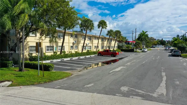 $1,995 | 2900 Northeast 17th Avenue, Unit 224, Pompano Beach, FL 33064