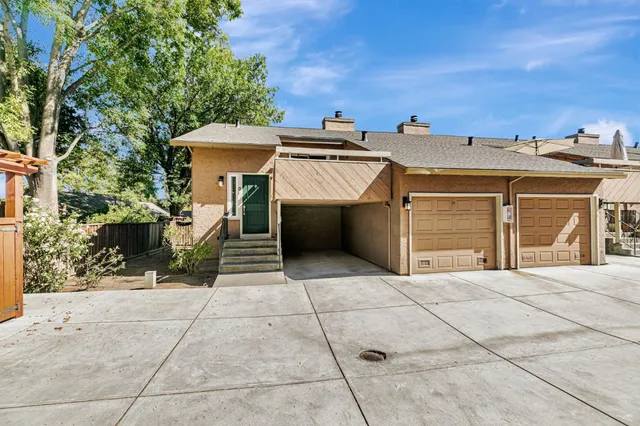 a view of a house with entertaining space
