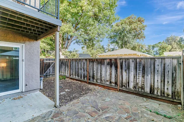 a view of an outdoor space