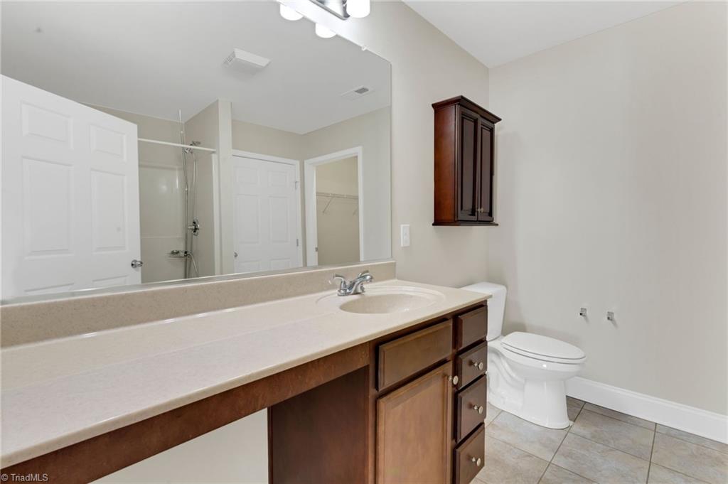 693 Ansley Way High Point, NC 27265 - Photo 20 of 36 Primary Bath