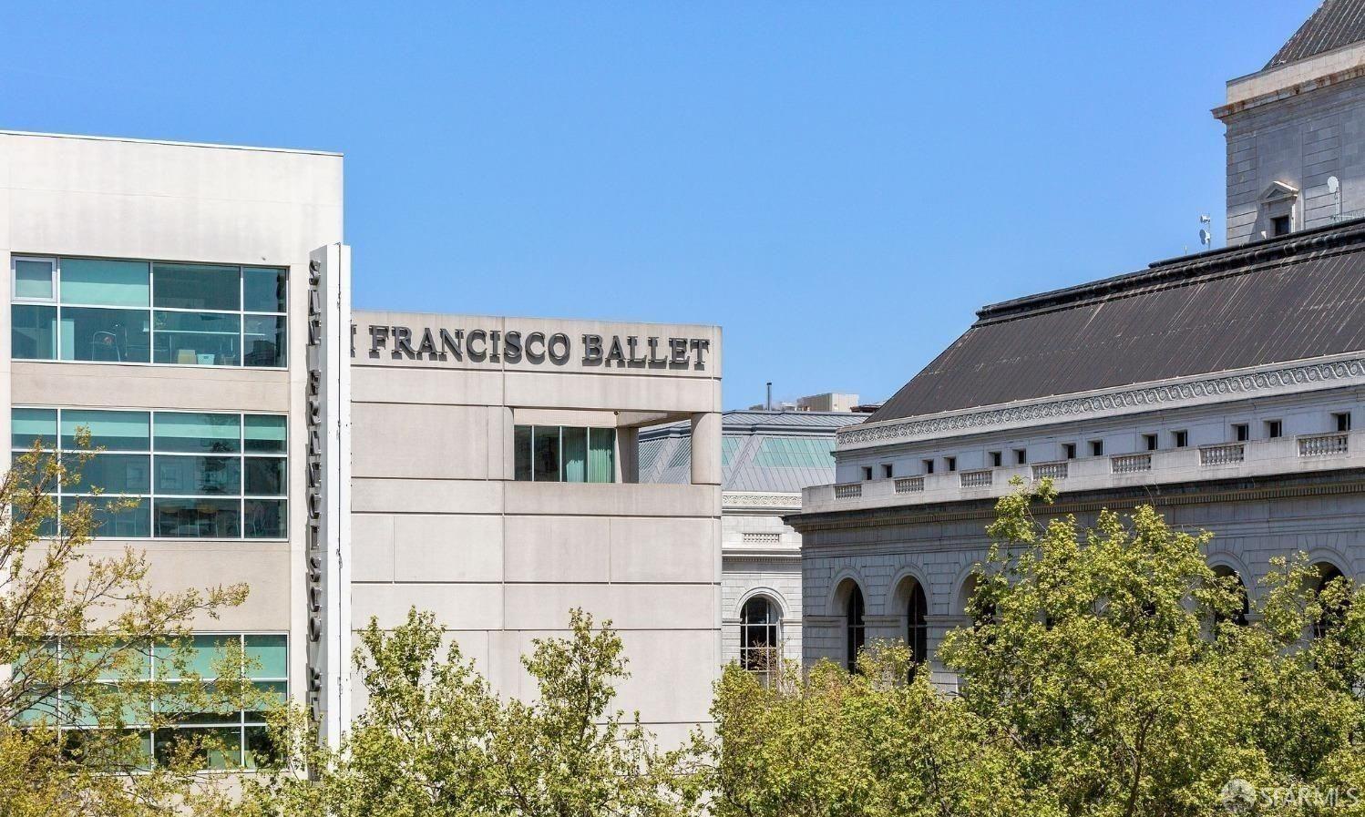 8 Buchanan Street, Unit 200L San Francisco, CA 94102 - Photo 24 of 27 a buildings view with a garden space