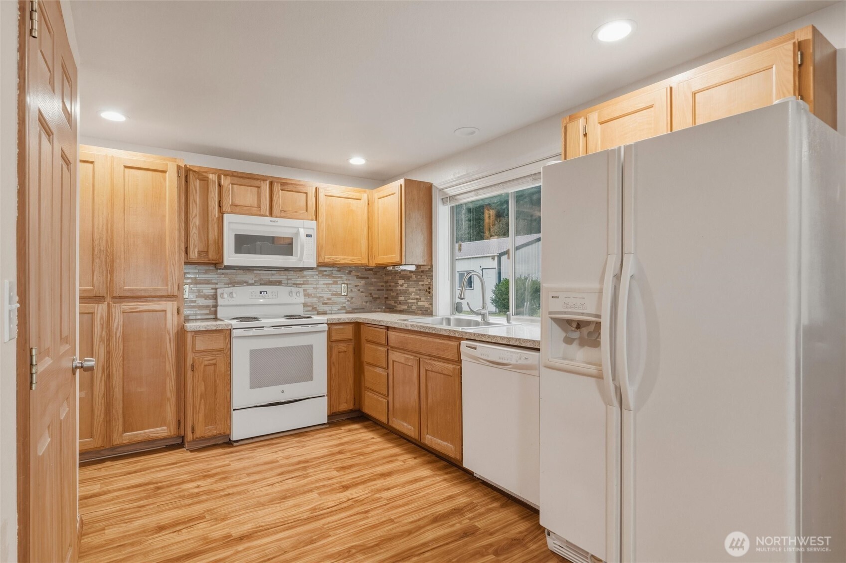 4145 Glendale Road Clinton, WA 98236 - Photo 12 of 40