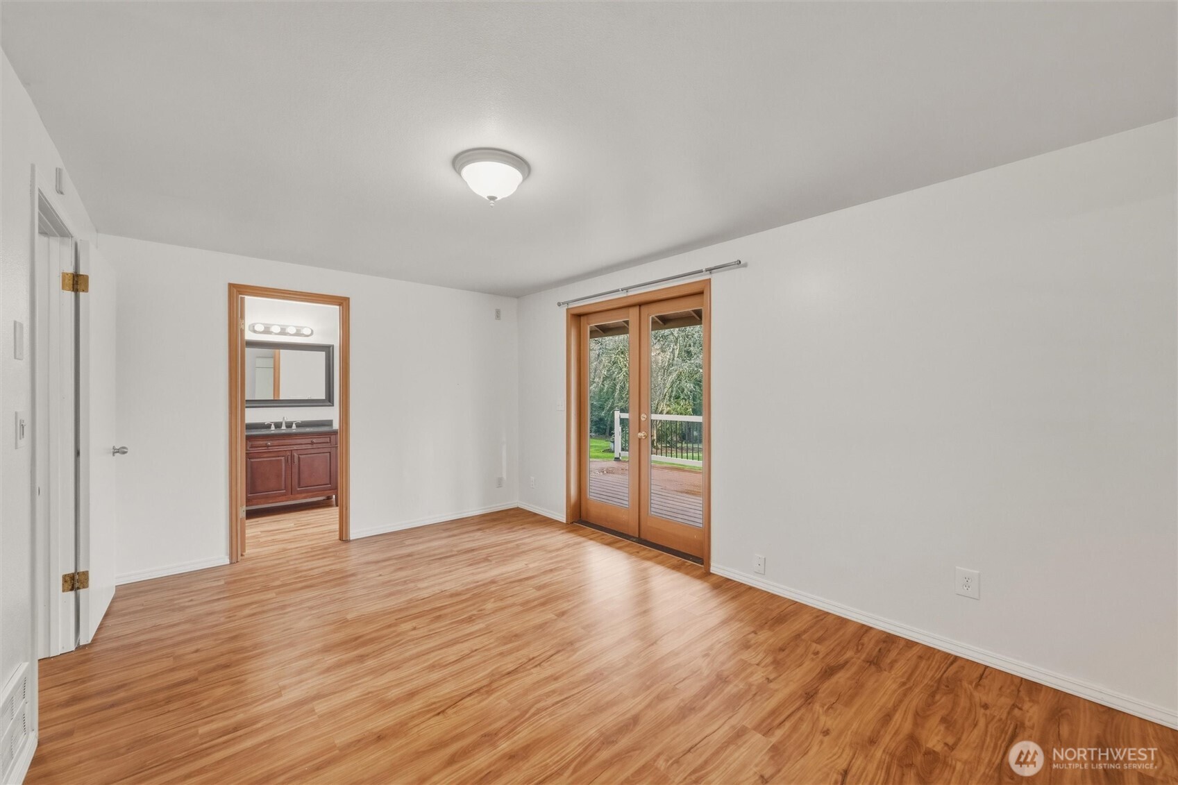 4145 Glendale Road Clinton, WA 98236 - Photo 18 of 40