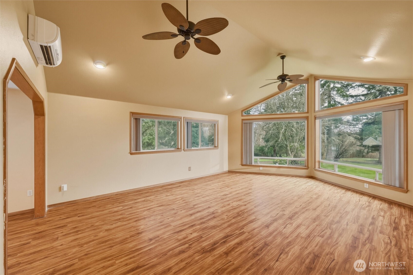 4145 Glendale Road Clinton, WA 98236 - Photo 7 of 40