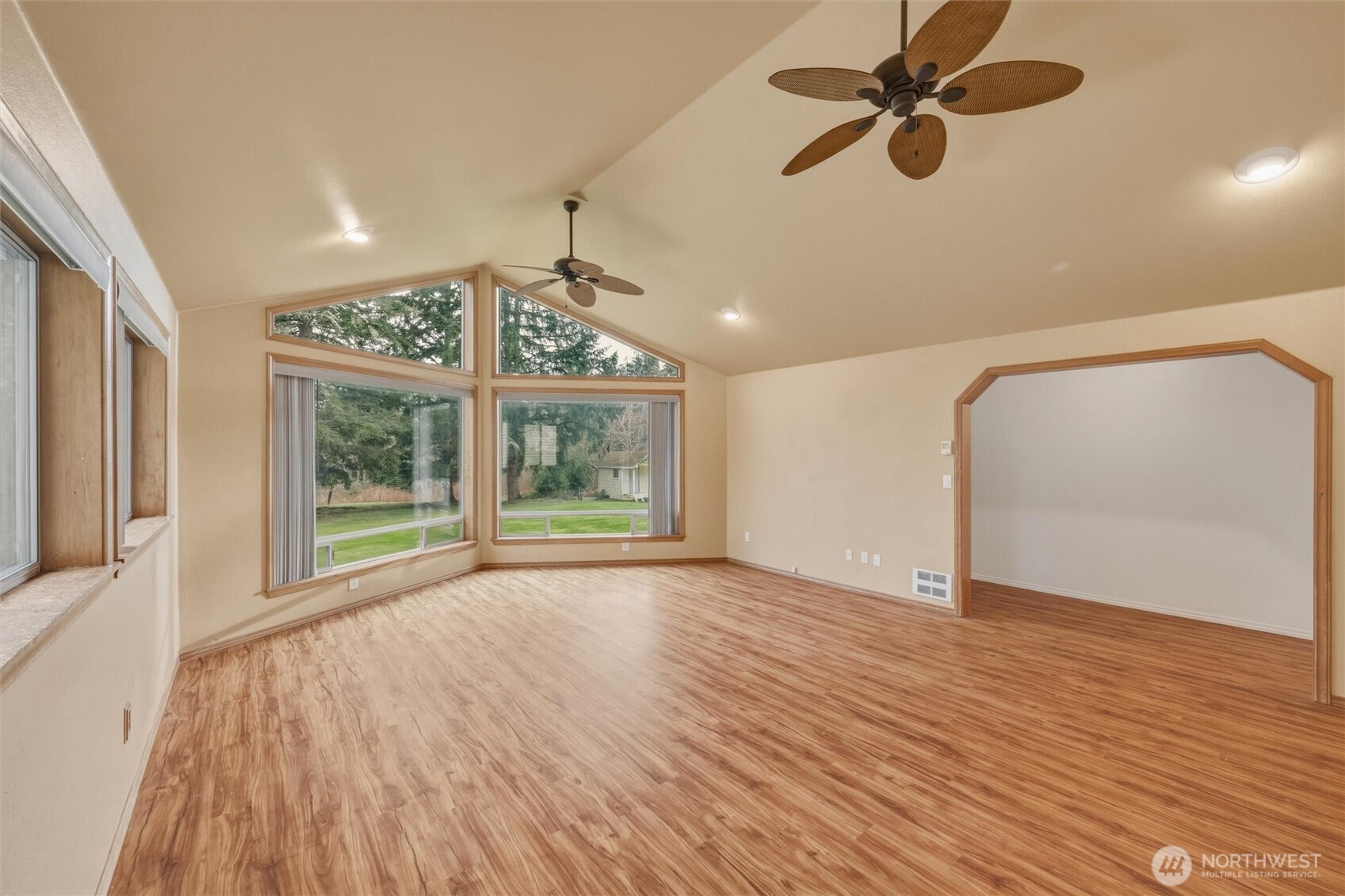 4145 Glendale Road Clinton, WA 98236 - Photo 8 of 40