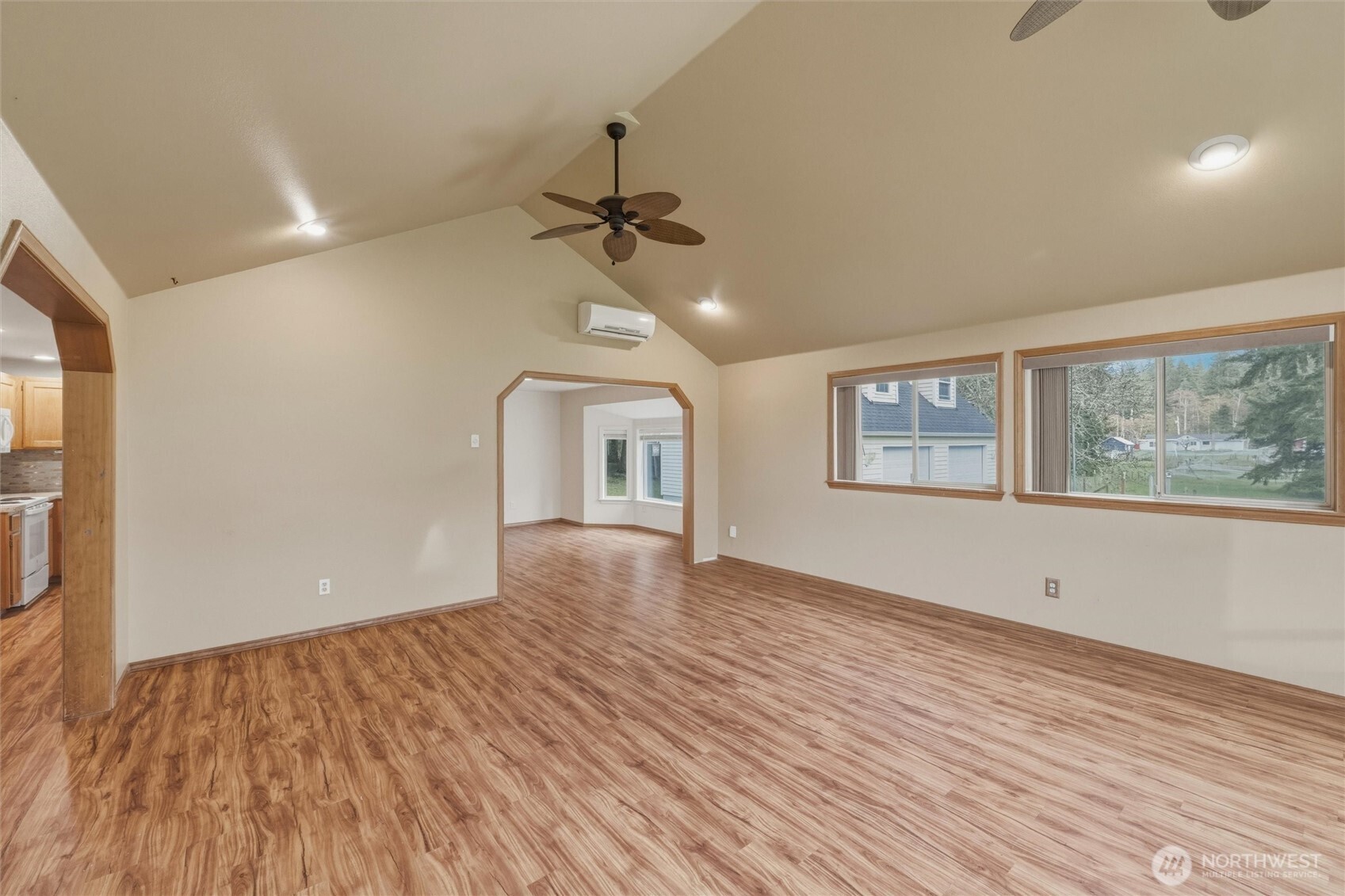 4145 Glendale Road Clinton, WA 98236 - Photo 10 of 40