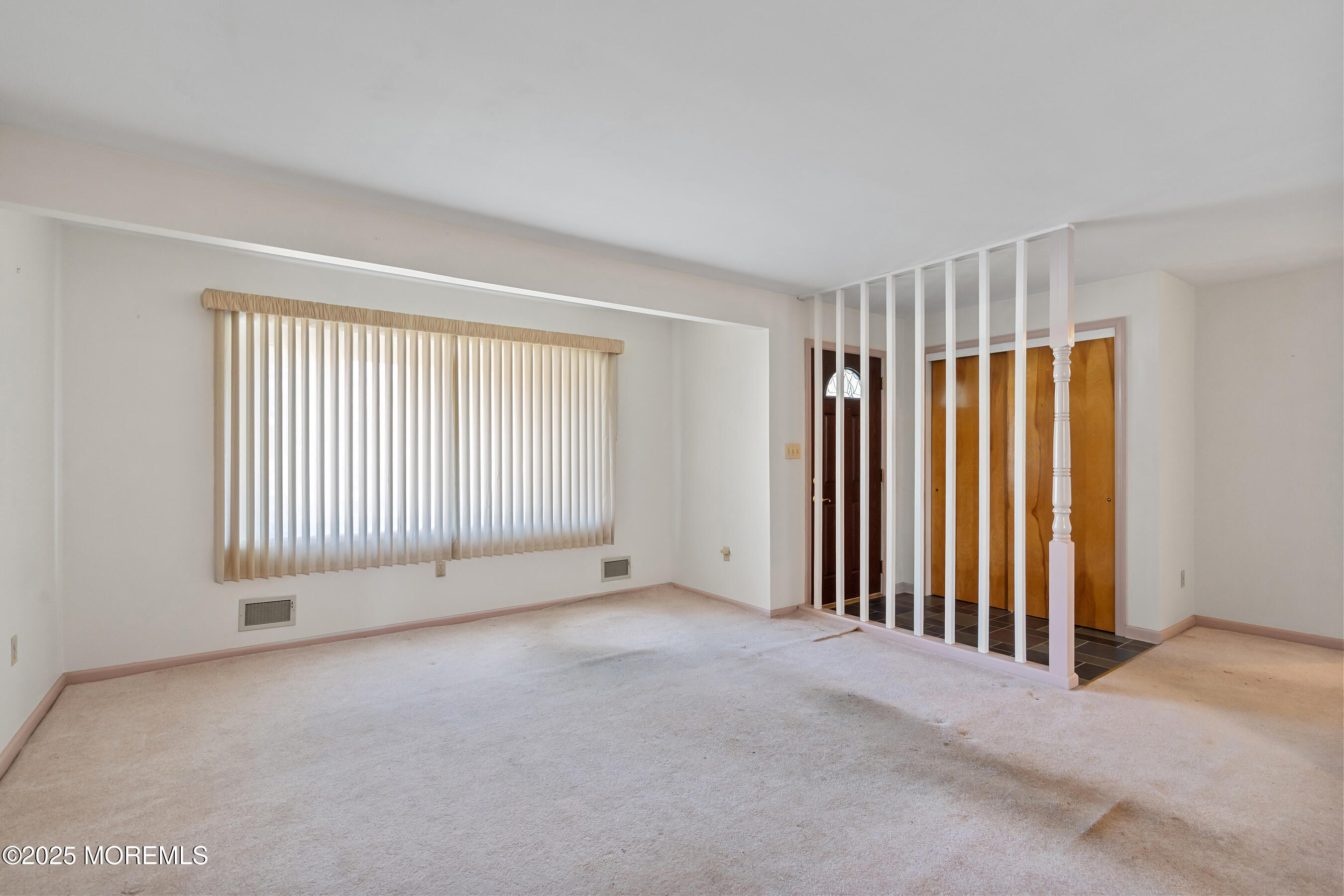 6 Kim Valley Road Hamilton, NJ 08620 - Photo 2 of 27 04-Living 1B