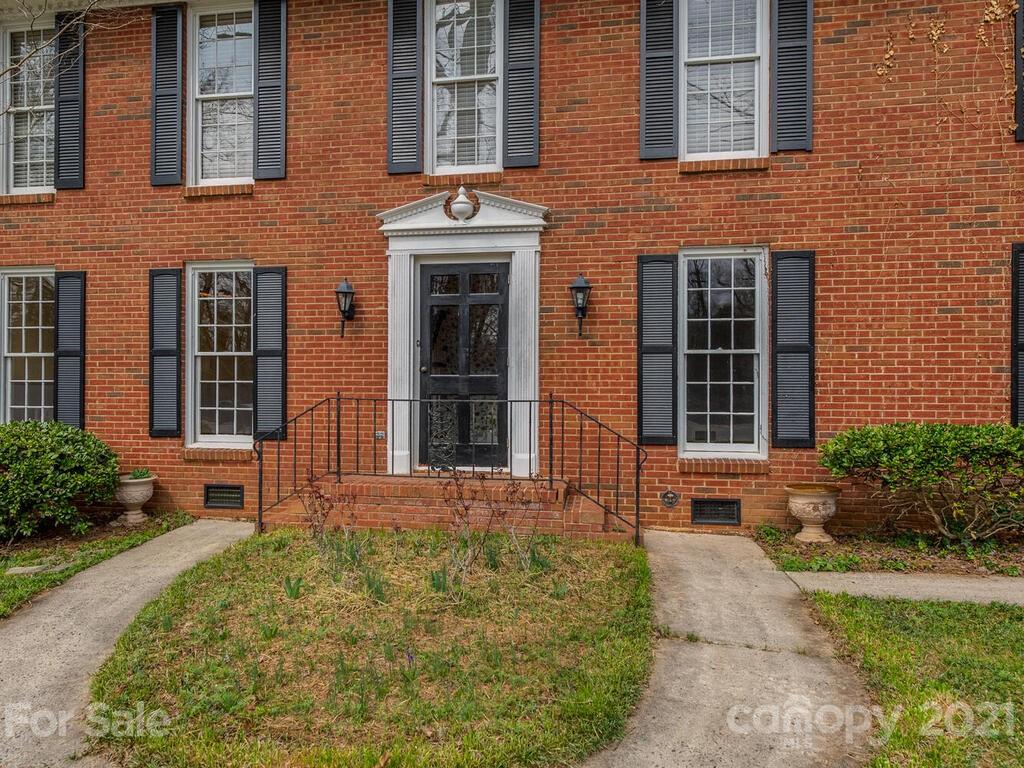 622 Robmont Road Charlotte, NC 28270 - Photo 2 of 25 Gallery Image 2
