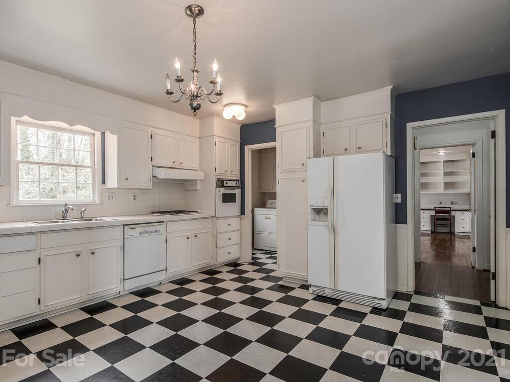 622 Robmont Road Charlotte, NC 28270 - Photo 9 of 25 Gallery Image 9