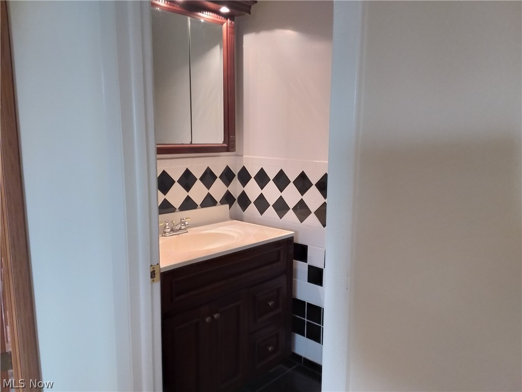 16577 Claridon Troy Road Burton, OH 44021 - Photo 18 of 25 Gallery Image 18