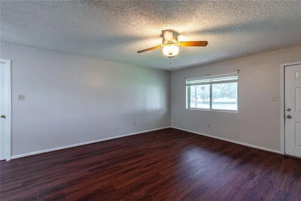 $349,999 | 2909 Southeast McKinney Street, Rice, TX 75155