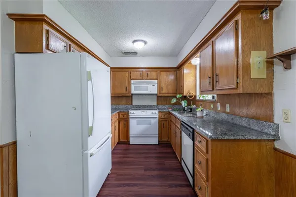 $349,999 | 2909 Southeast McKinney Street, Rice, TX 75155