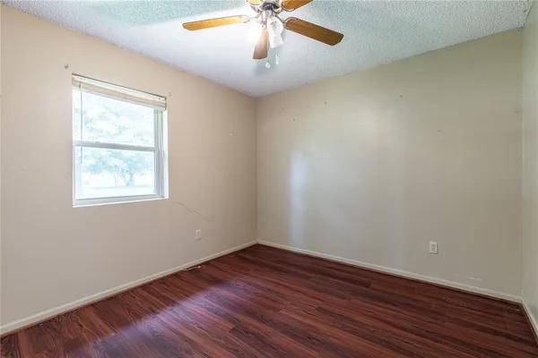 $349,999 | 2909 Southeast McKinney Street, Rice, TX 75155