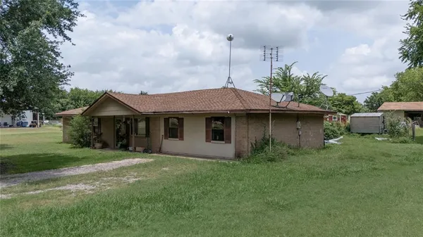 $349,999 | 2909 Southeast McKinney Street, Rice, TX 75155