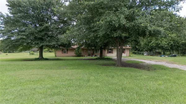 $349,999 | 2909 Southeast McKinney Street, Rice, TX 75155