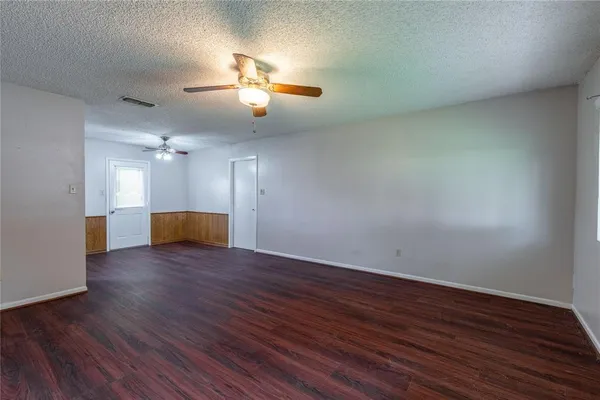 $349,999 | 2909 Southeast McKinney Street, Rice, TX 75155