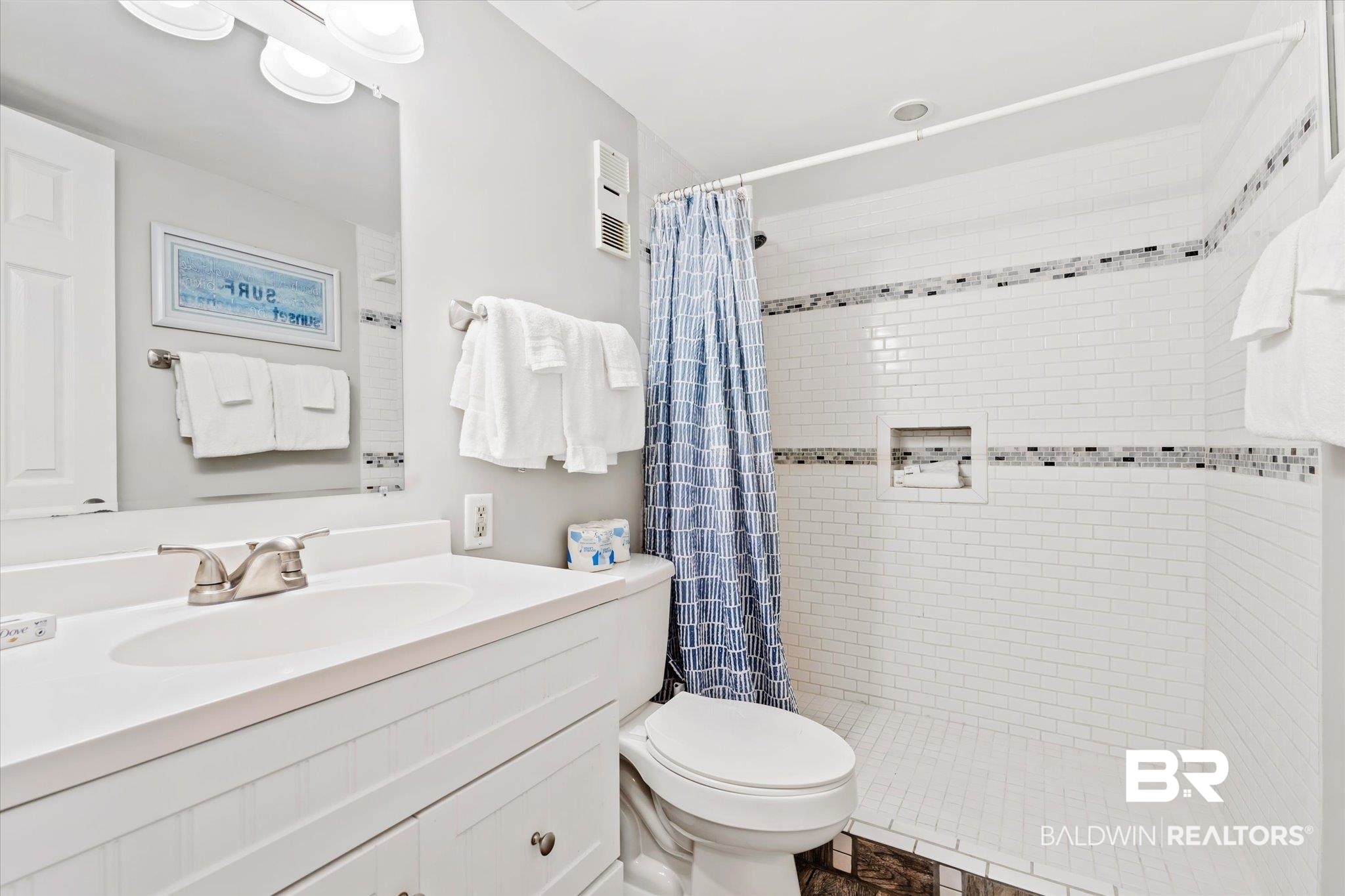 497 Plantation Road, Unit 1164 Gulf Shores, AL 36542 - Photo 11 of 20 Bathroom featuring a shower with curtain, toilet, and vanity